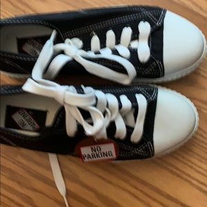 New No Parking women’s shoes size 8M